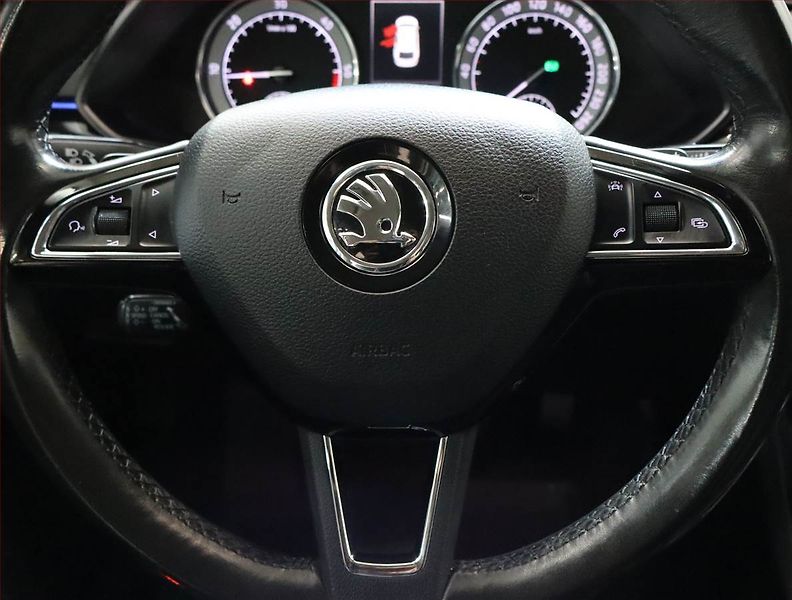 Škoda Superb (2016) Laurin&Klement 2.0 TDI 4x4 - fotka 22 z 24