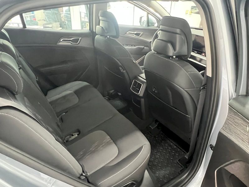 Kia Sportage (2025) Exclusive 1.6 T-GDI MHEV 117 k - fotka 17 z 33