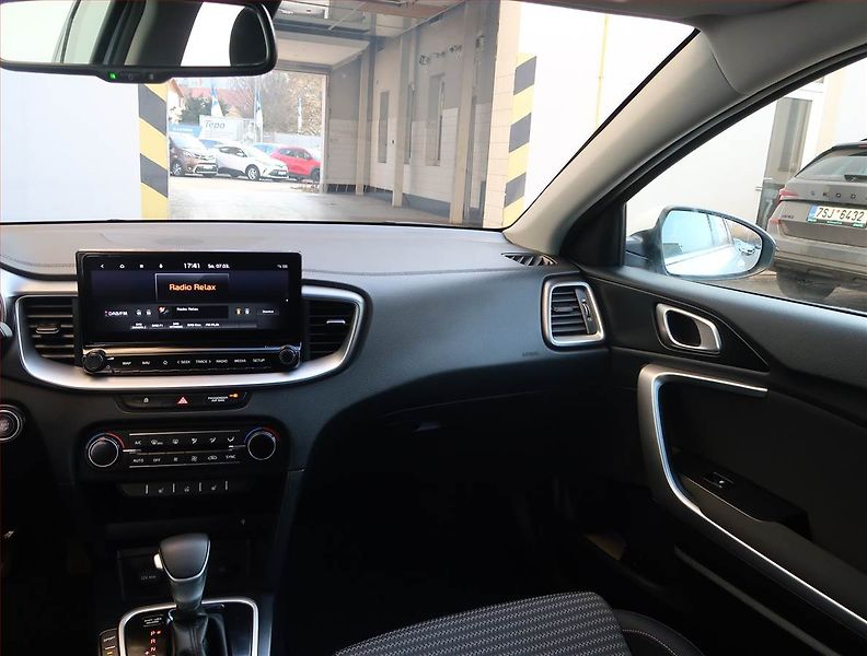 Kia Ceed (2022) 1.5 T-GDI MHEV - fotka 8 z 20