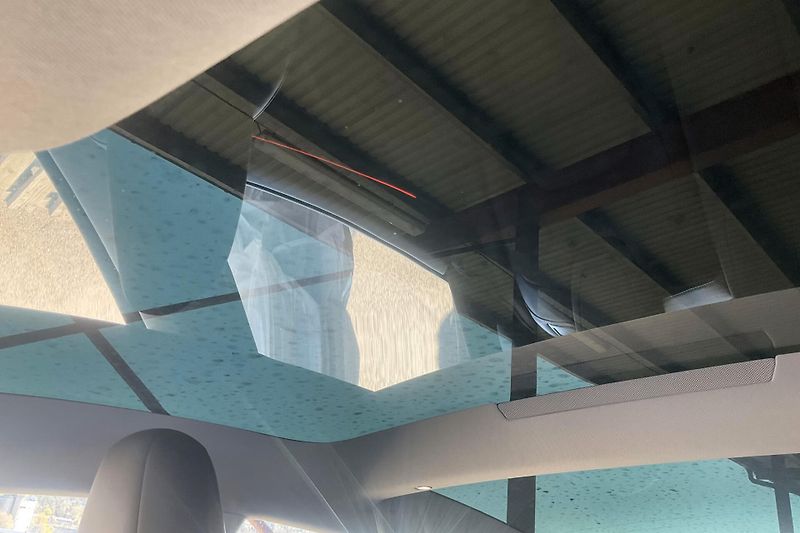 Tesla Model 3 Long Range AWD Highland Tažné - fotka 11 z 20