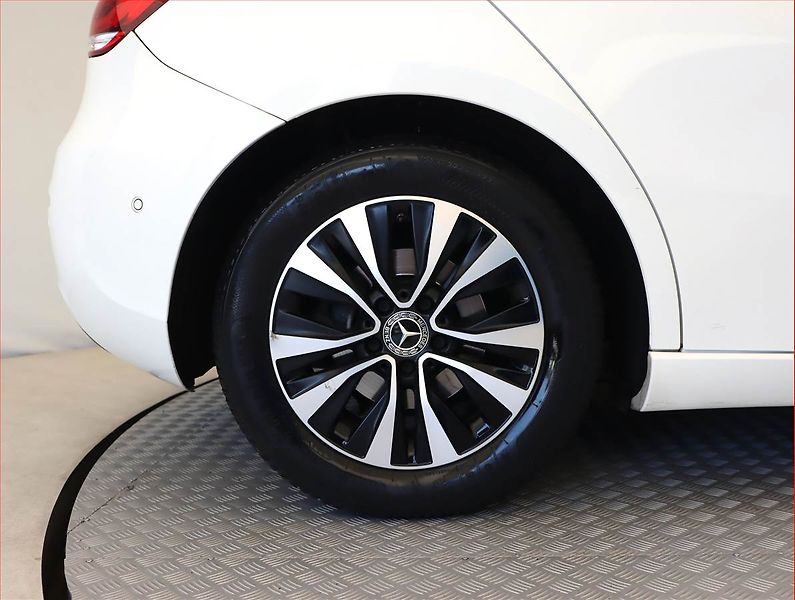 Mercedes-Benz Třídy A (2019) A 180 d, Automat, Kůže, Navi - fotka 15 z 27