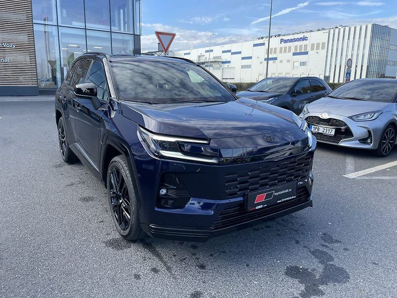 Toyota RAV4 2.5 Plug-in Hybrid 4x4 - fotka 2 z 32
