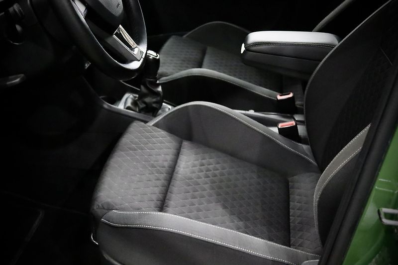 Škoda Rapid Spaceback 1.2 TSI 81 kW - fotka 14 z 26