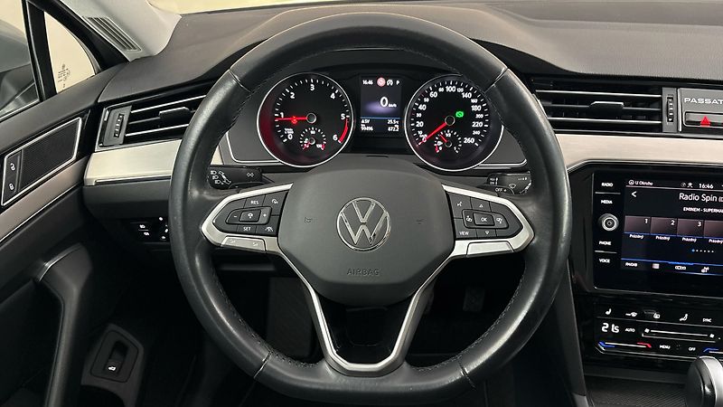 Volkswagen Passat 2.0 TDI DSG Elegance Variant - fotka 9 z 27