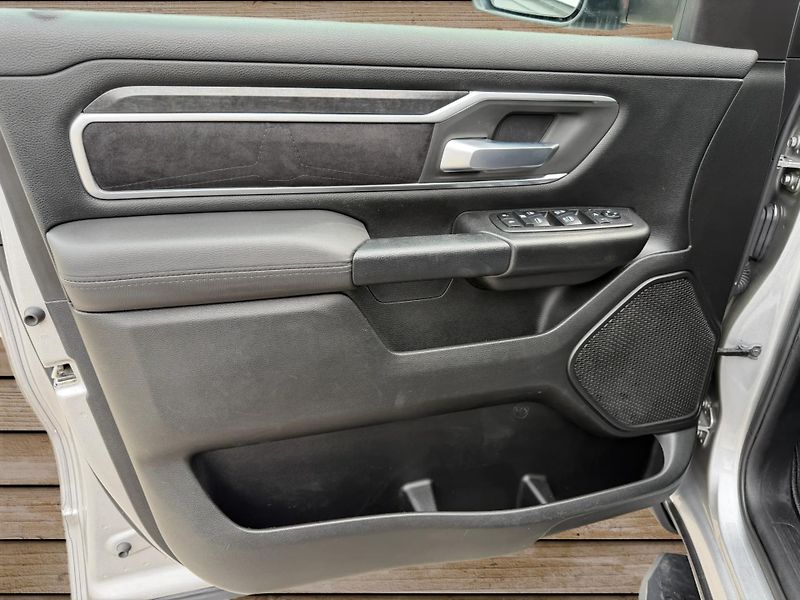 Dodge RAM (2019) +OFFROAD PAKET+ROUGH COUNTRY+ - fotka 15 z 22