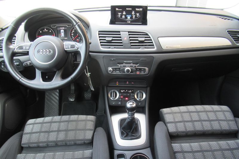Audi Q3 2.0 TDi QUATTRO AUT. KLIMA  - fotka 9 z 23