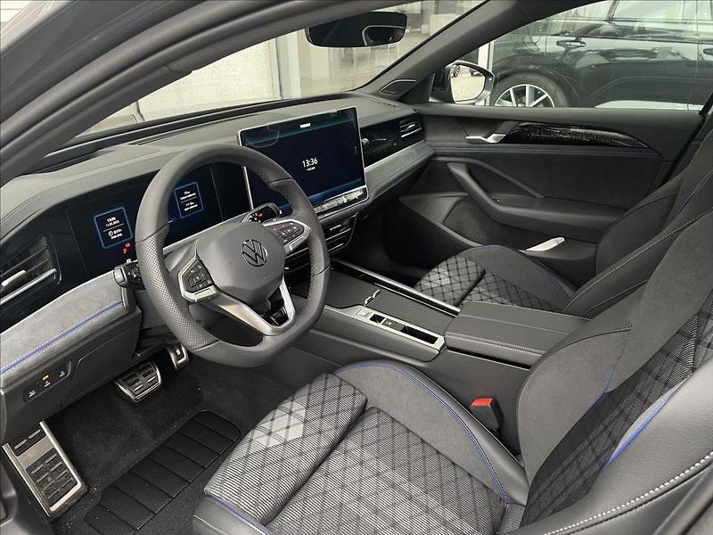 Volkswagen Passat (2025) 1,5 TSI 200 kW eHybrid  R-Line - fotka 11 z 16