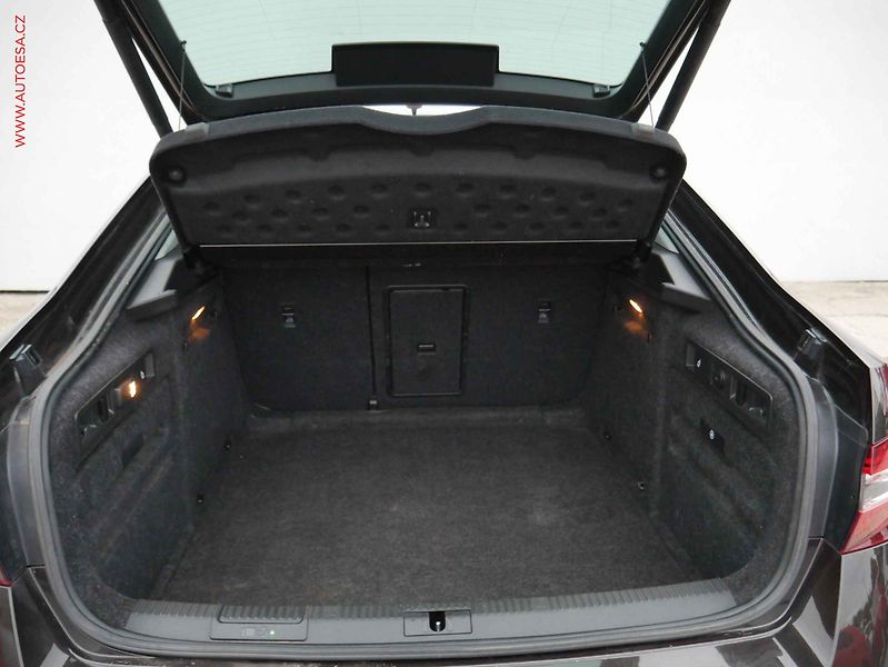 Škoda Superb (2019) 2.0 TDi 4x4, ČR, DSG, kůže - fotka 7 z 20
