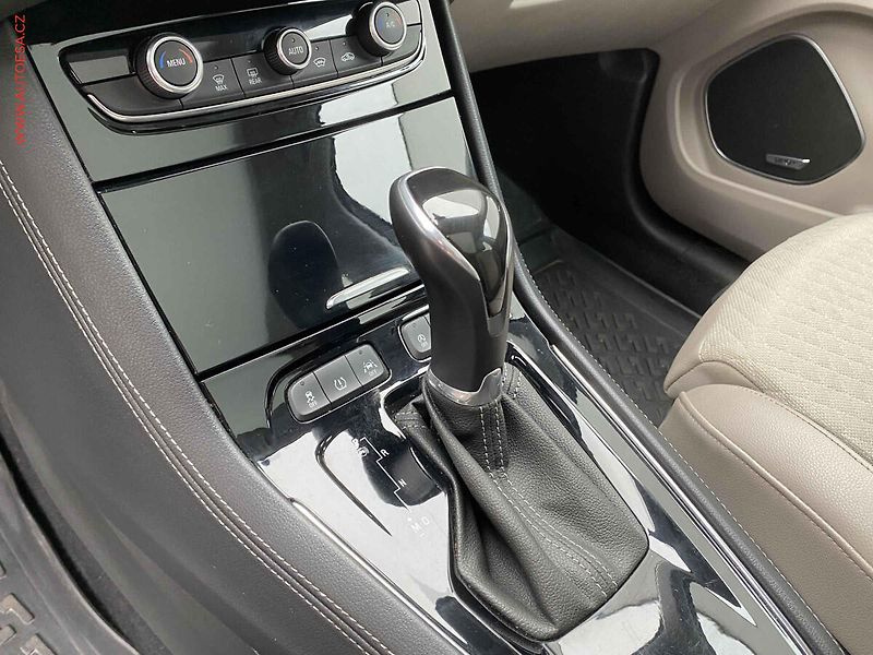 Opel Grandland X (2019) 1.5 CDTi, Ultimate, AT, panor - fotka 16 z 19