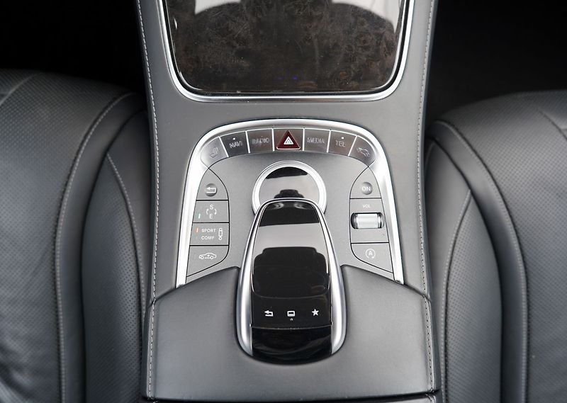 Mercedes-Benz Třídy S S 500 4Matic Coupe AMG - fotka 43 z 48
