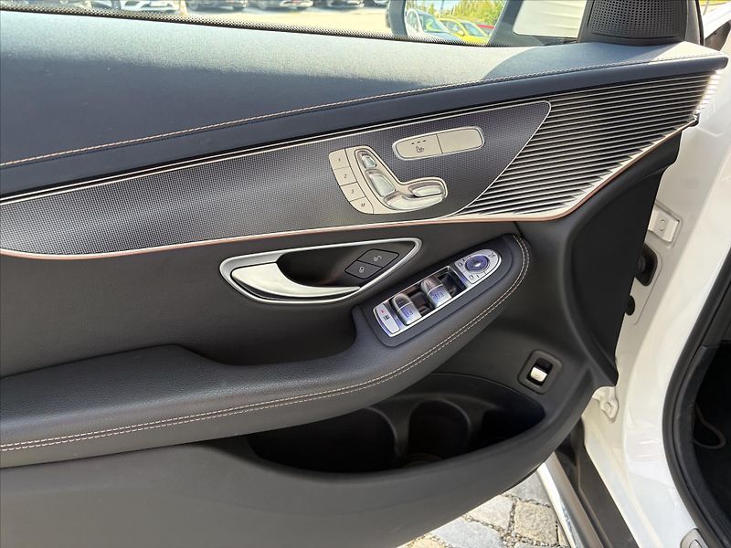 Mercedes-Benz EQC 400 4Matic - fotka 4 z 34