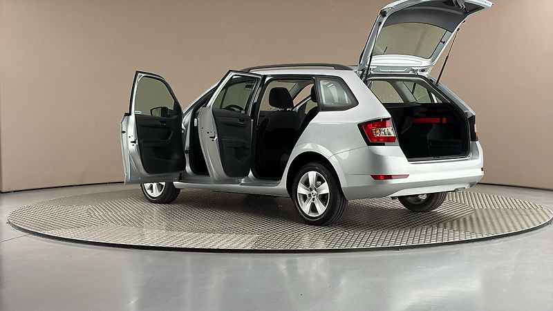 Škoda Fabia 1.0 TSI Ambition Combi - fotka 7 z 24