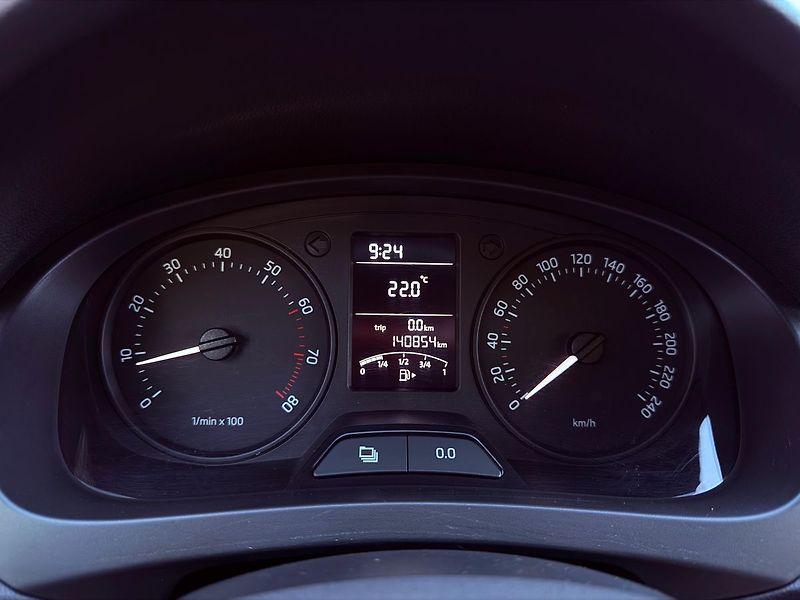 Škoda Rapid 1.2 TSi Ambition, Serviska - fotka 17 z 23