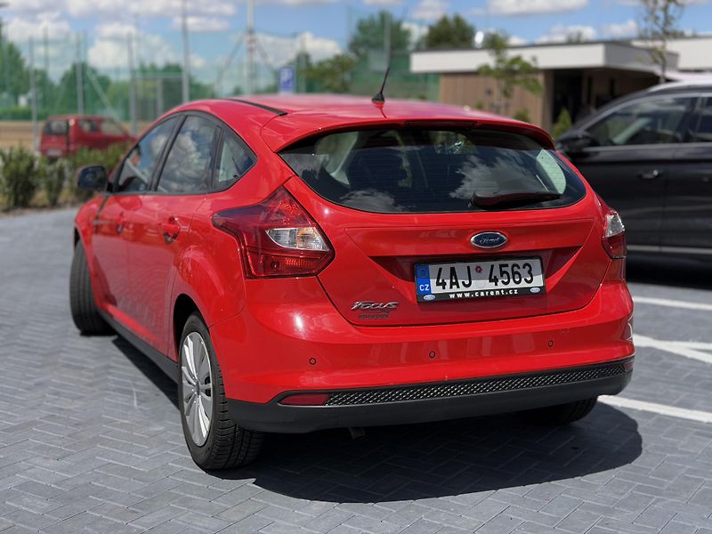 Ford Focus (2014) 1.6i 77 kW/park. senzor - fotka 4 z 19