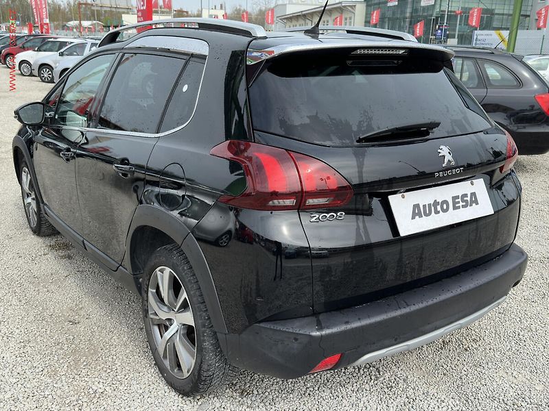 Peugeot 2008 (2019) 1.2PT, Crossway, navi, panor - fotka 6 z 19