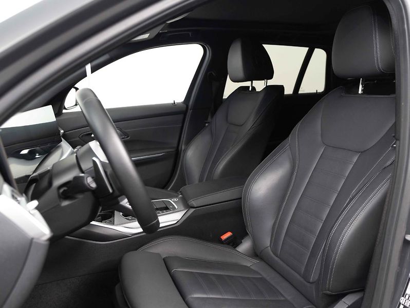 BMW Řada 3 M340i xDrive Touring - fotka 18 z 23