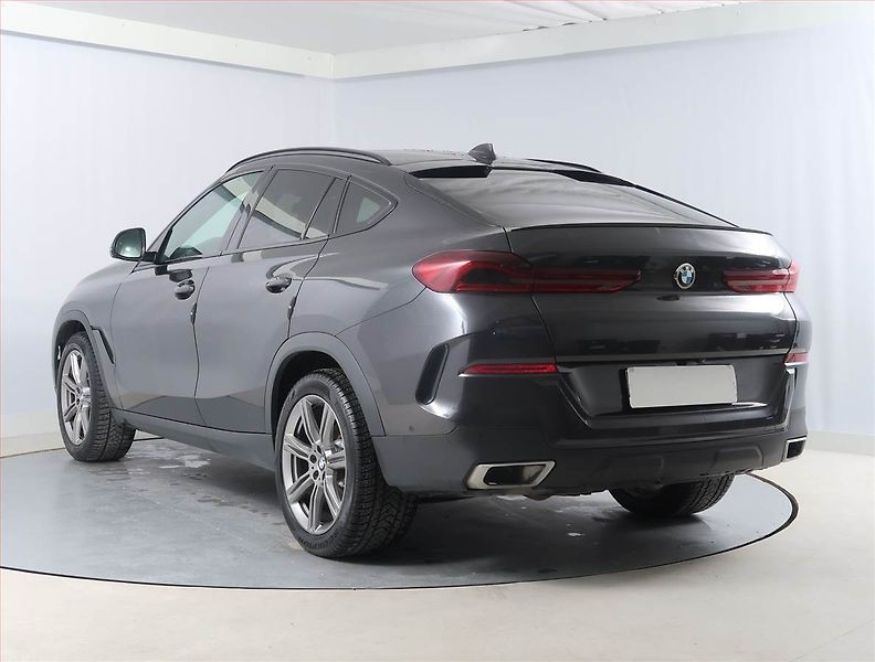 BMW X6 (2021) xDrive40d - fotka 4 z 15