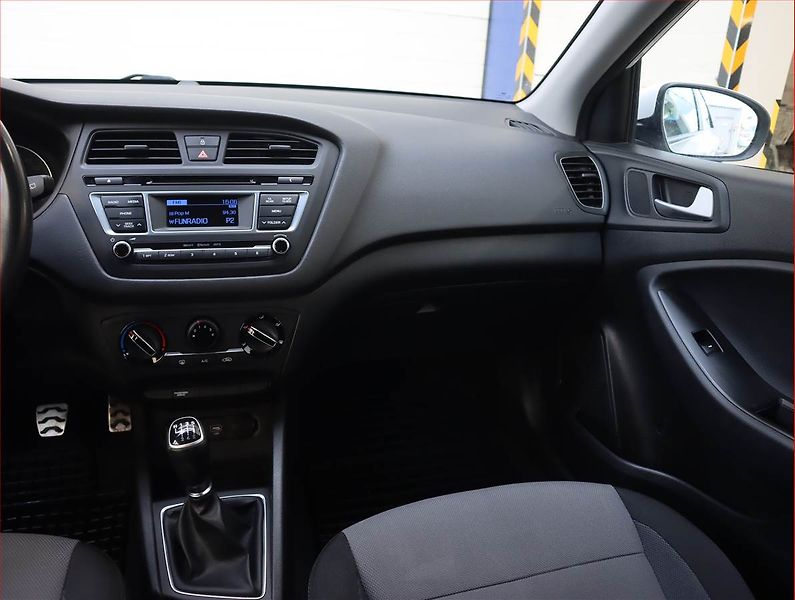 Hyundai i20 (2016) Active 1.4, Serv.kniha - fotka 8 z 17