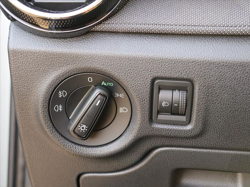 Škoda Fabia 1,0 TSi DSG Edice 130let DPH - fotka 18 z 40