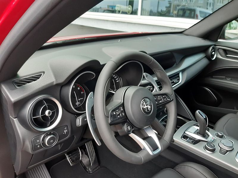 Alfa Romeo Stelvio (2025) Veloce 4x4 2,2 MTJ  210PS - fotka 22 z 34