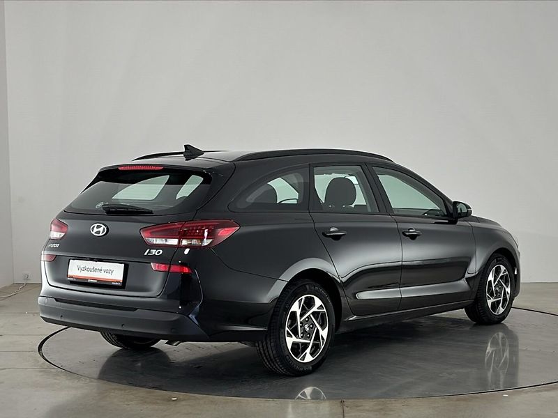 Hyundai i30 Smart DCT - fotka 2 z 26