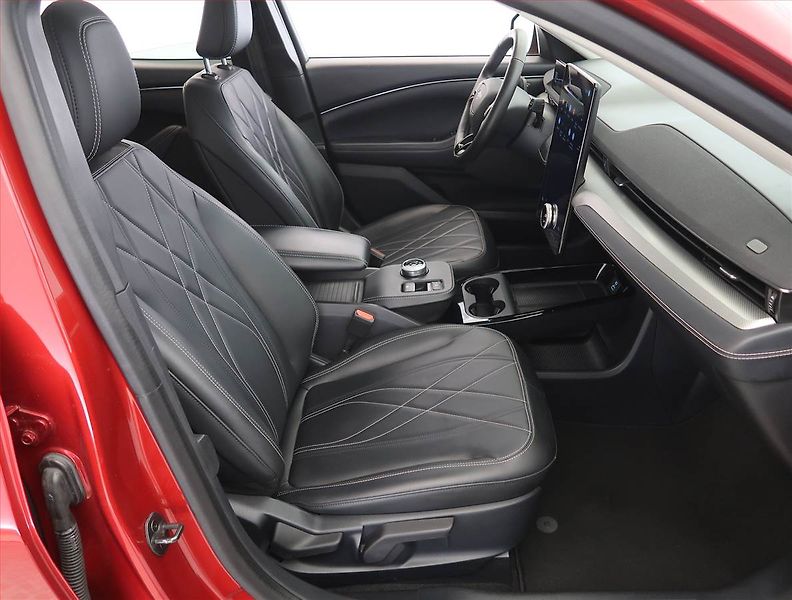 Ford Mustang Mach-E (2021) Standard Range RWD, SoH 94% - fotka 9 z 30