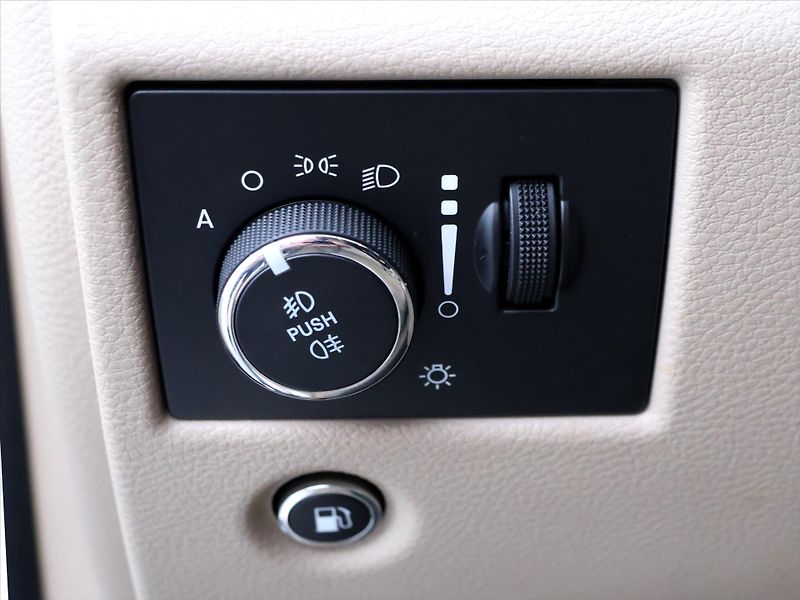 Jeep Grand Cherokee 3.0 CRDI 184kW Overland 4WD - fotka 17 z 40