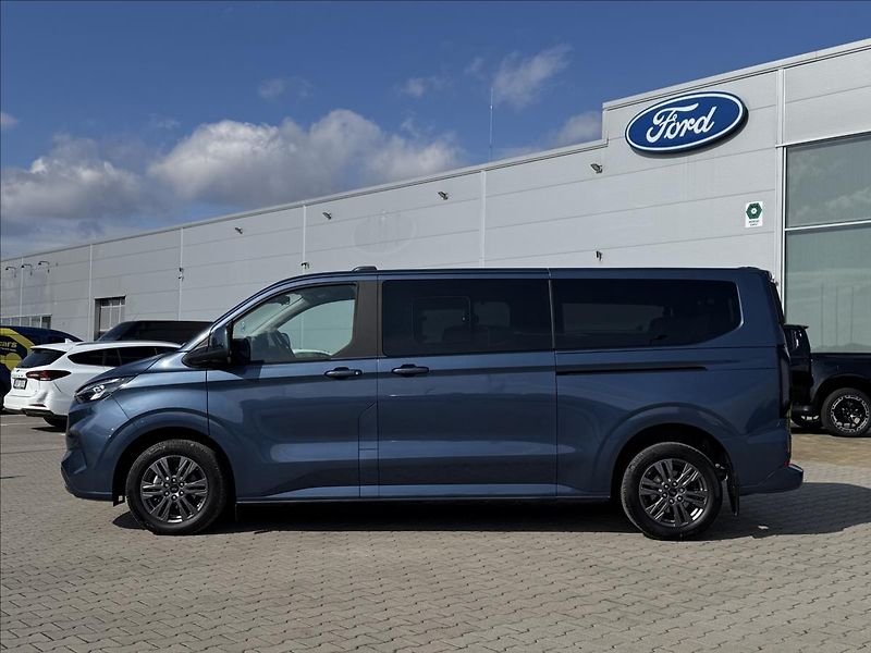 Ford Tourneo Custom 2,0 EcoBlue 125 kW Titanium L2 - fotka 2 z 32
