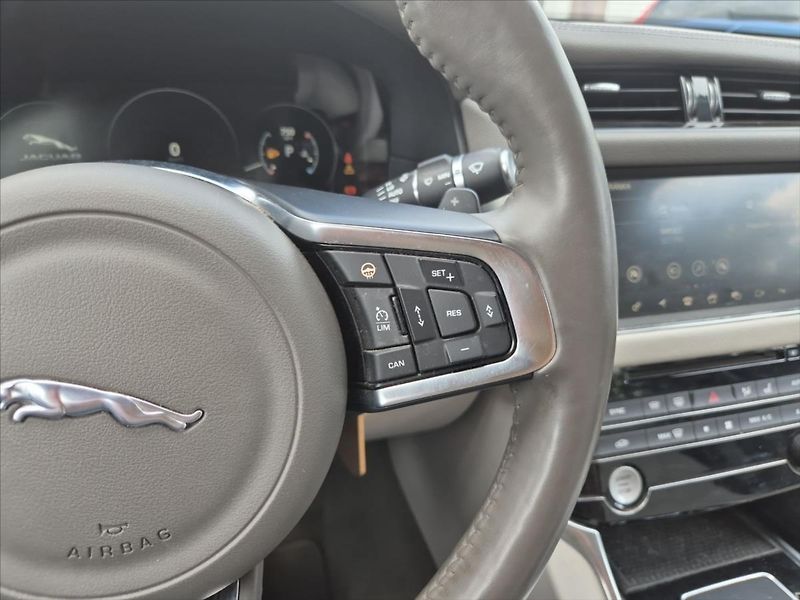 Jaguar XF 2,0 25t AWD Prestige - fotka 17 z 17