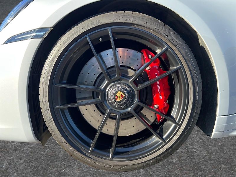 Porsche 911 (2024) Carrera GTS Cabrio SportChrono - fotka 12 z 31