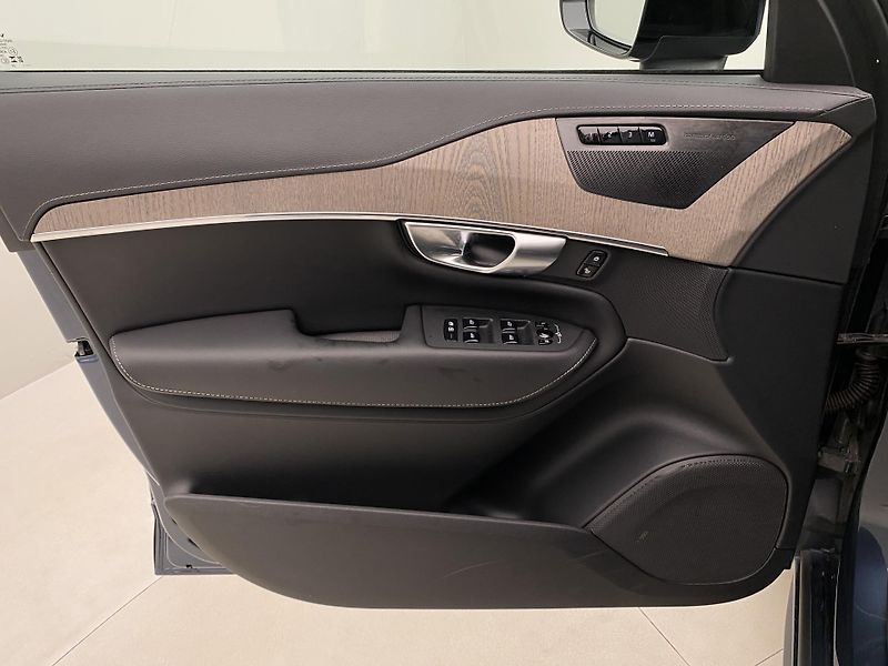 Volvo XC90 B5 AWD DARK PLUS AUT CZ 7m - fotka 7 z 67