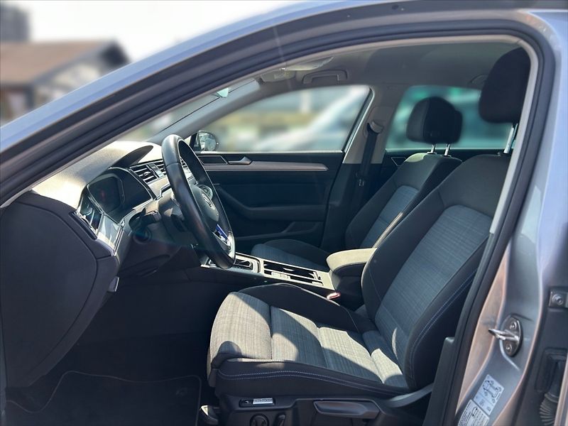 Volkswagen Passat 1,4 TSI Hybrid GTE AT - fotka 7 z 11