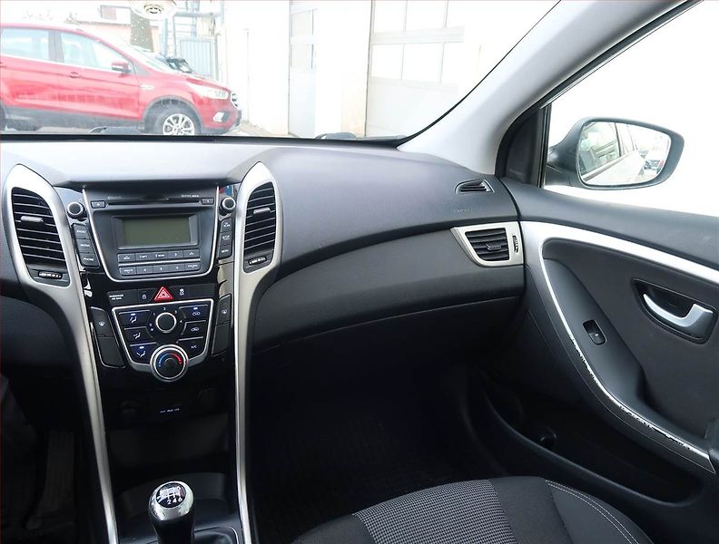 Hyundai i30 (2014) 1.6 CRDi, Tempomat - fotka 8 z 14