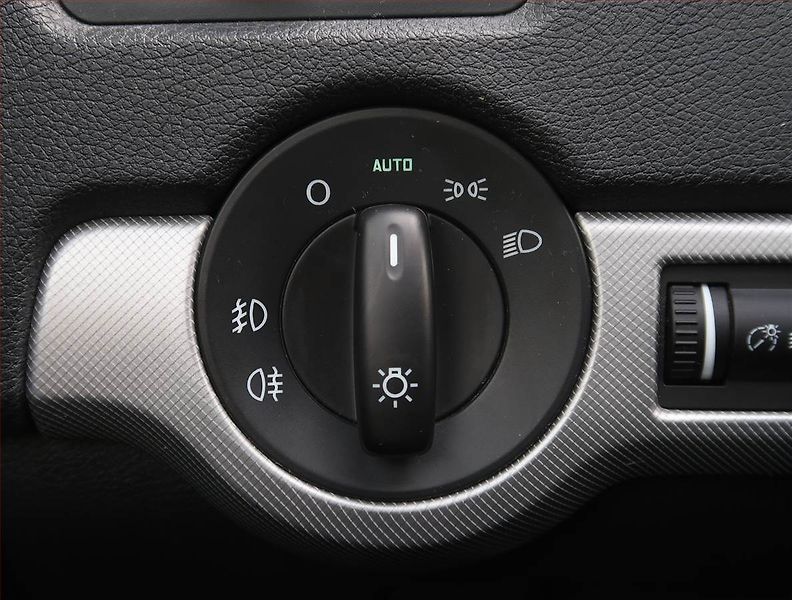 Škoda Octavia (2012) Elegance 2.0 TDI, Automat - fotka 17 z 21