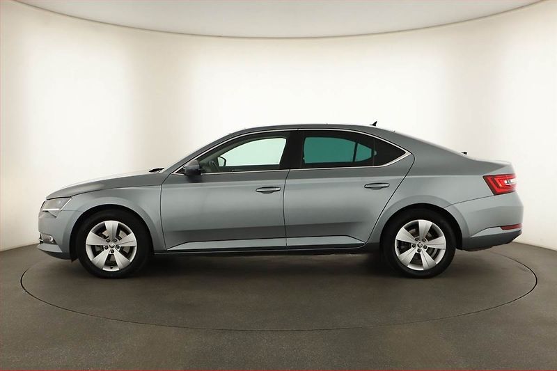 Škoda Superb (2017) 1.8 TSI, Automat, Navi - fotka 3 z 18