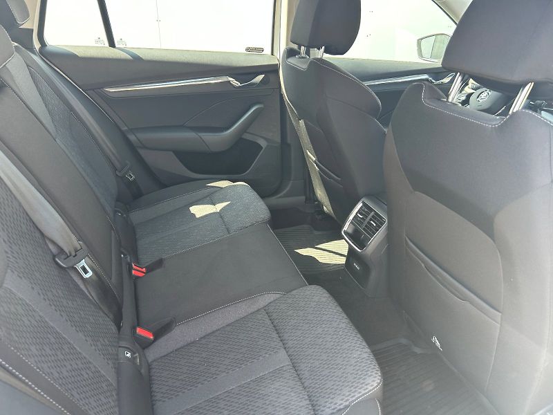 Škoda Octavia (2023) OCT.COM M-HEV STY TS 110/1.5 A - fotka 13 z 28