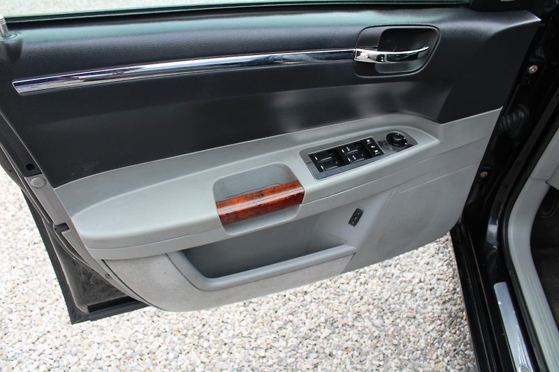 Chrysler 300C (2006) 3,0CRD KŮŽE XENON NAVI ALU 22 - fotka 18 z 19