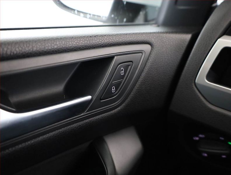 Volkswagen Touran (2016) 1.6 TDI, 7 míst, Serv.kniha - fotka 15 z 19
