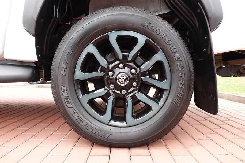 Toyota Hilux 2,8 D4-D Invincible Sport A/T - fotka 8 z 34