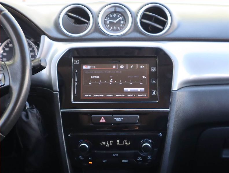 Suzuki Vitara (2016) GL + 1.6 VVT, Navi, Tempomat - fotka 11 z 16