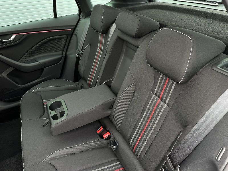 Škoda Kamiq 1.5TSi DSG Monte Carlo 150PS M - fotka 32 z 35