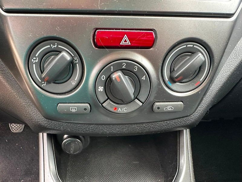 Subaru Impreza 1.5i 79kW/2xPNEU/ESP - fotka 22 z 23