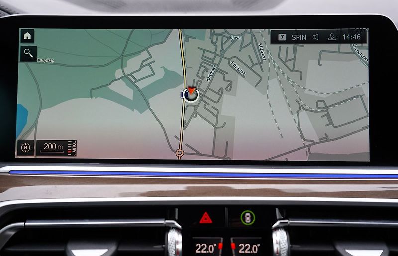 BMW X7 M50i xDrive/AT9/22/ČR/530 PS - fotka 40 z 49