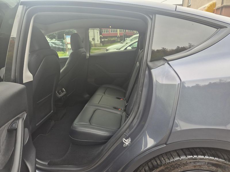 Tesla Model Y RWD 220kw TZ SOH 93,6 % - fotka 12 z 49