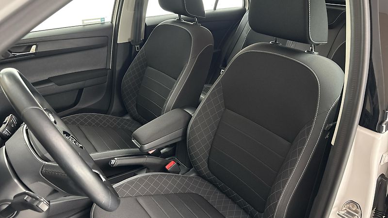 Škoda Fabia 1.0 TSI Ambition Combi - fotka 15 z 23