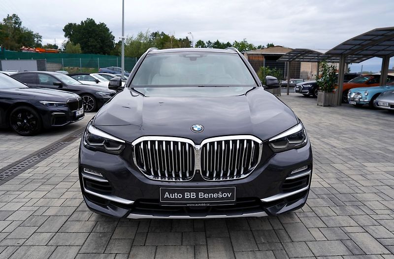 BMW X5 40i xDrive/340 PS/tažné/panora - fotka 1 z 47