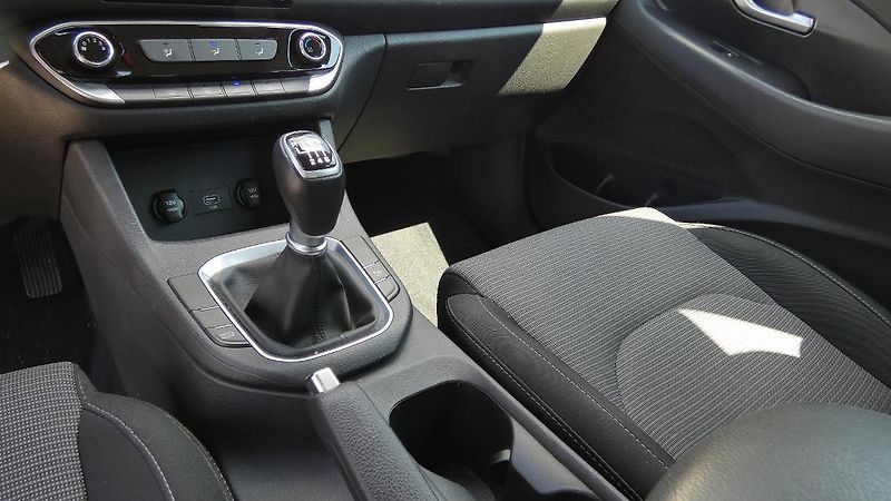 Hyundai i30 Kombi 1.5 T-GDI mHEV Family Co - fotka 6 z 22