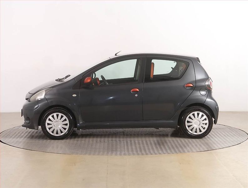 Toyota Aygo (2012) 1.0 VVT-i, Park. senzory - fotka 3 z 14