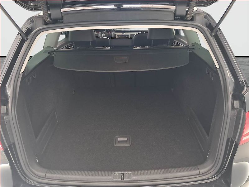 Volkswagen Passat (2013) 2.0 TDI, Navi, Xenony - fotka 14 z 17