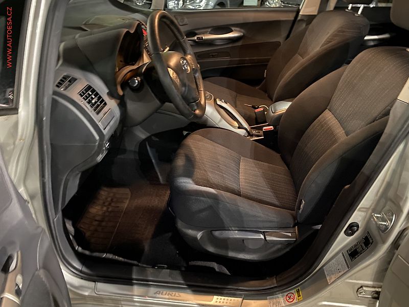 Toyota Auris (2009) 1.6 i, ČR - fotka 9 z 18